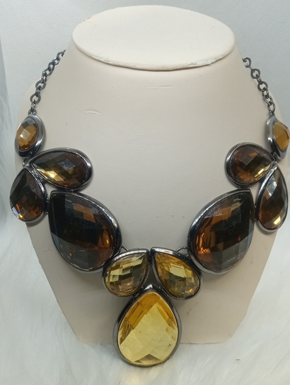 NY STATEMENT NECKLACE